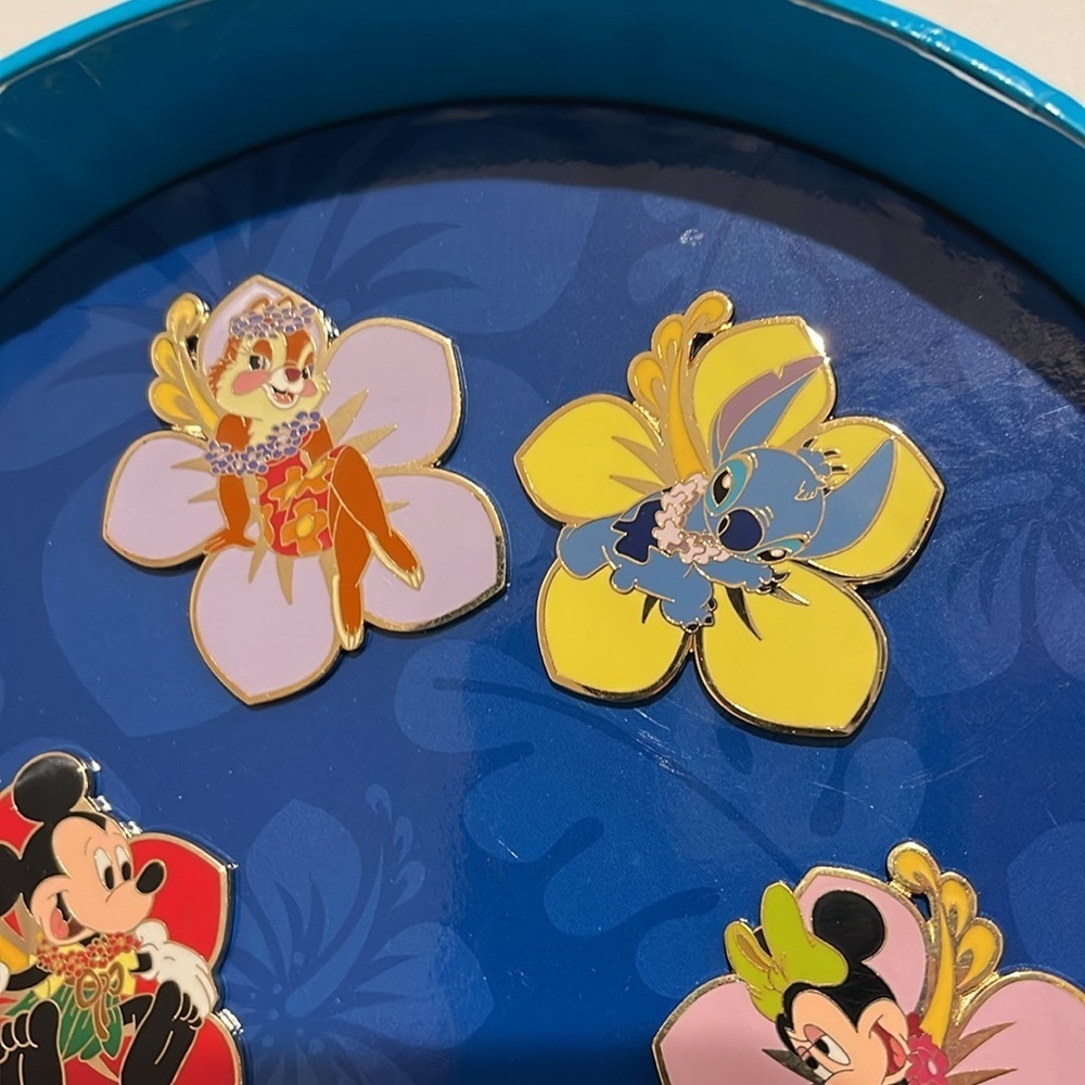 Disney Pins DCL Stitch’s High Sea Adventure Flower Lei Box of 5 Pins - Picture 4 of 6